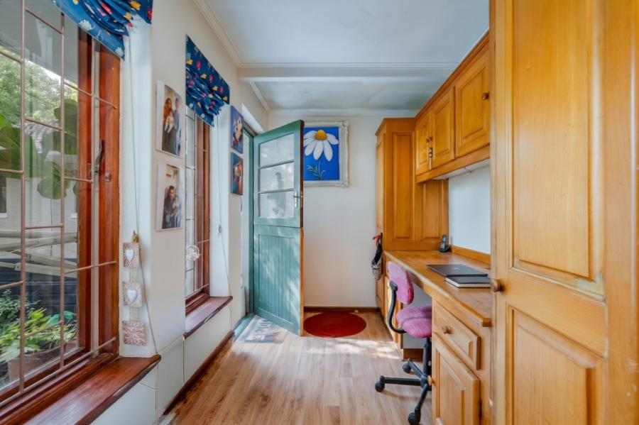 6 Bedroom Property for Sale in Golden Acre Western Cape